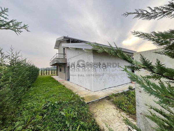 casa indipendente in vendita a Terno d'Isola