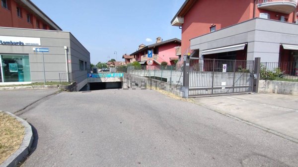 locale di sgombero in vendita a Terno d'Isola