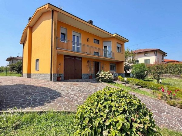 casa indipendente in vendita a Terno d'Isola