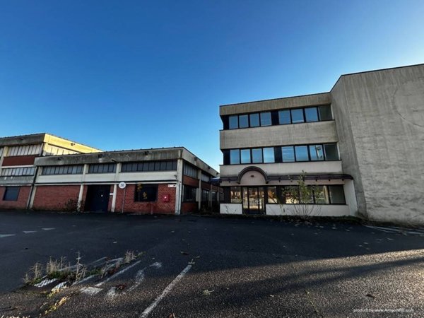 locale commerciale in vendita a Torre Boldone