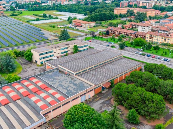 locale commerciale in vendita a Torre Boldone