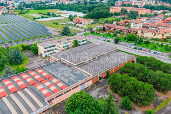locale commerciale in vendita a Torre Boldone