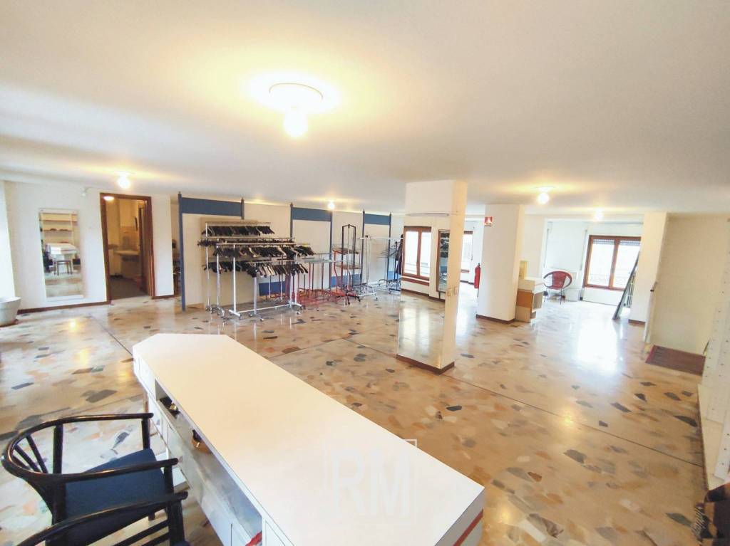 negozio in vendita a Torre Boldone