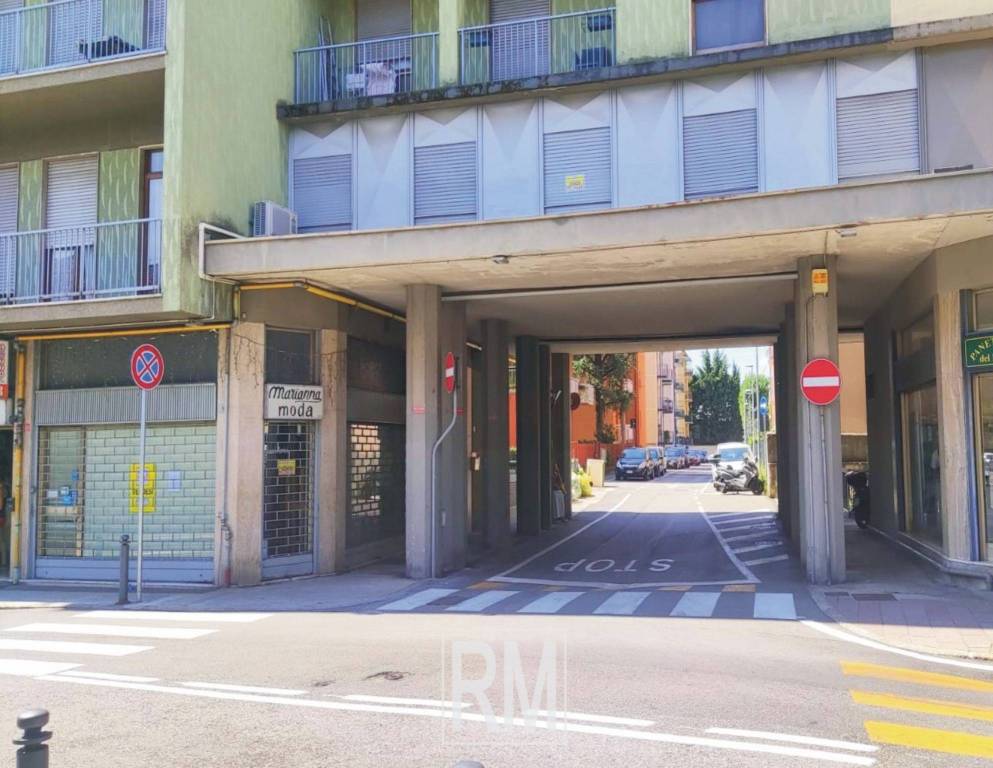 negozio in vendita a Torre Boldone