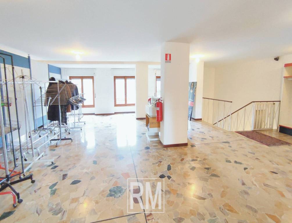 negozio in vendita a Torre Boldone