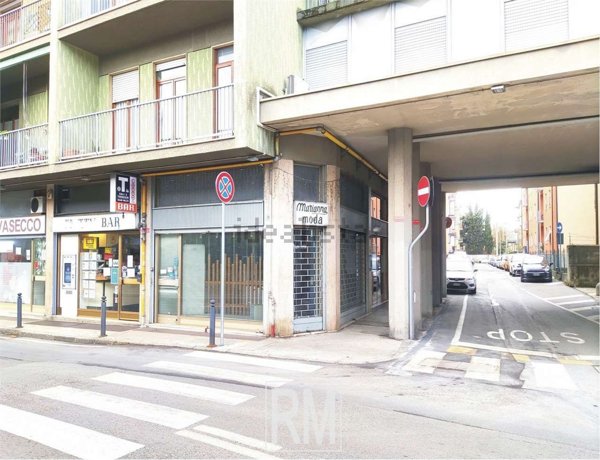 negozio in vendita a Torre Boldone