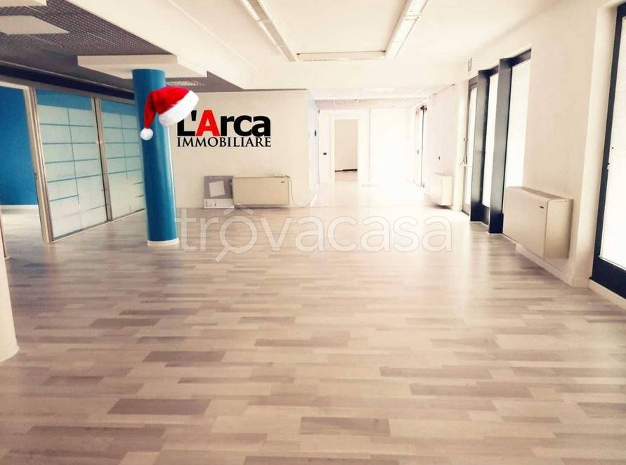 negozio in vendita a Torre Boldone