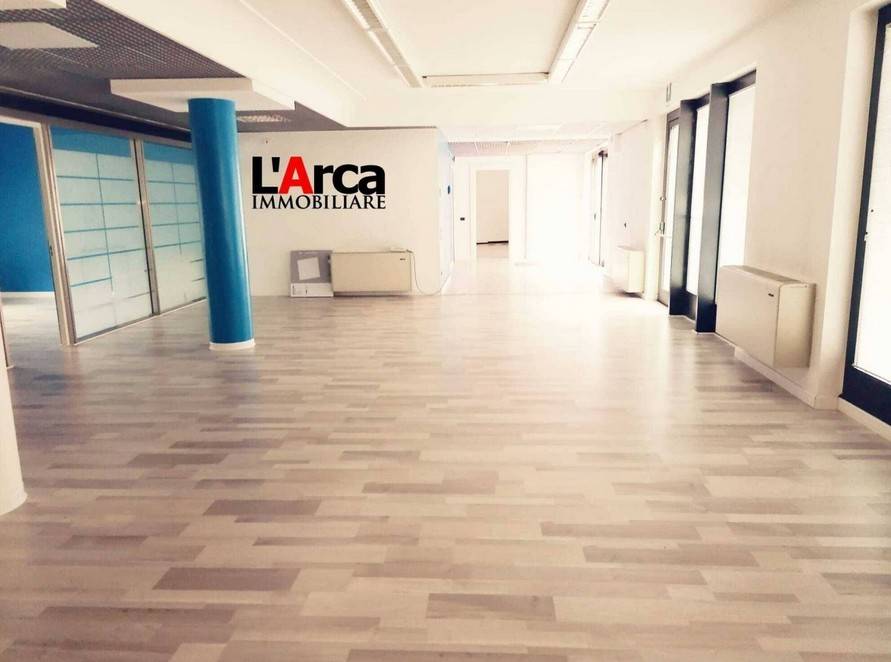 negozio in vendita a Torre Boldone