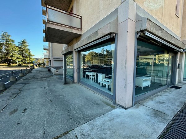 negozio in vendita a Torre Boldone