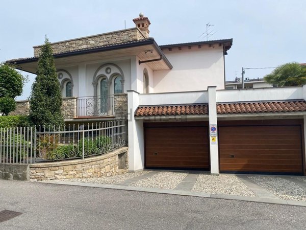 casa indipendente in vendita a Torre Boldone