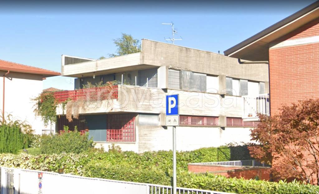 negozio in vendita a Torre Boldone