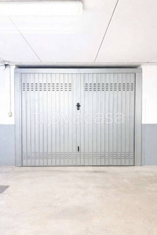 locale di sgombero in vendita a Torre Boldone