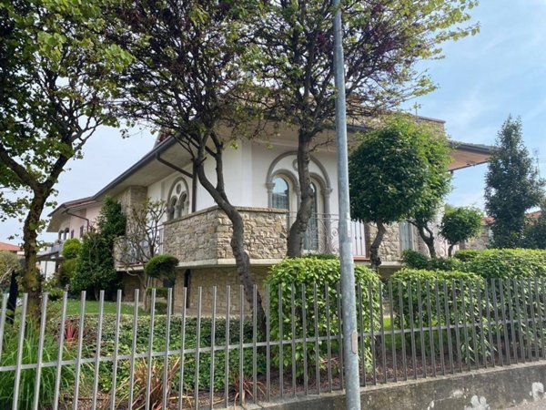 casa indipendente in vendita a Torre Boldone