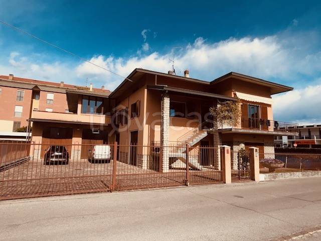 casa indipendente in vendita a Torre Boldone