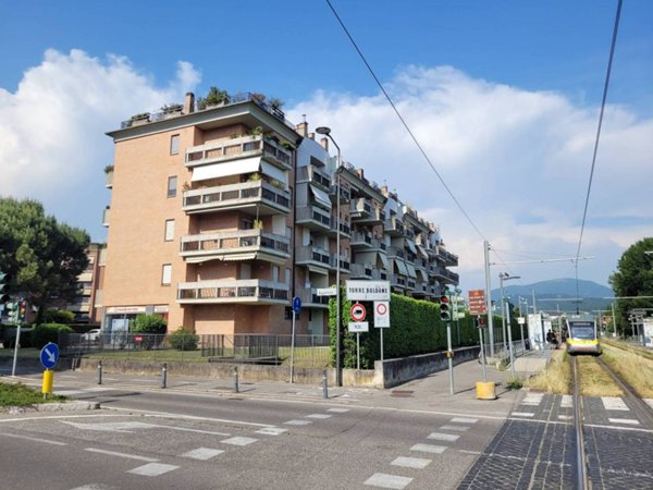 negozio in vendita a Torre Boldone