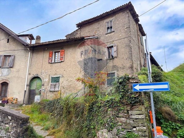 casa indipendente in vendita a Torre de' Busi in zona Favirano