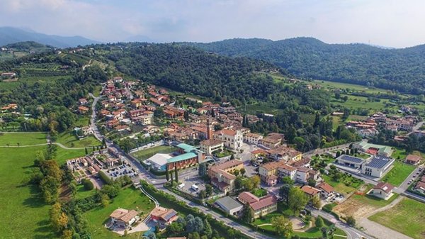 locale commerciale in vendita a Torre de' Roveri