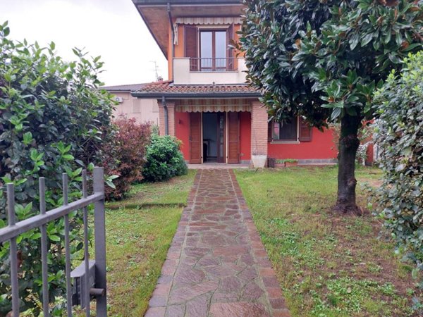 casa indipendente in vendita a Torre Pallavicina in zona Villanuova