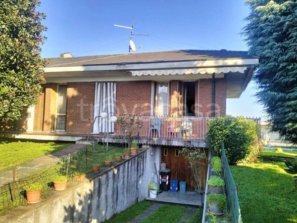 casa indipendente in vendita a Torre Pallavicina in zona Villanuova