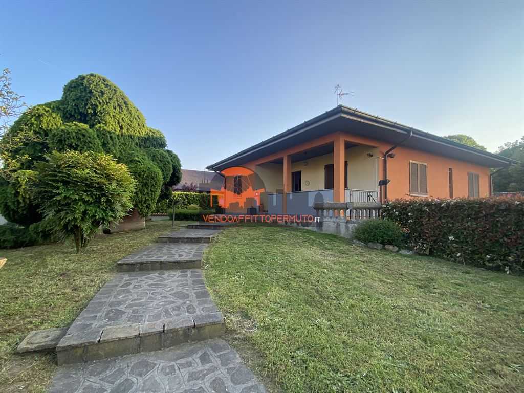 casa indipendente in vendita a Torre Pallavicina in zona Torre