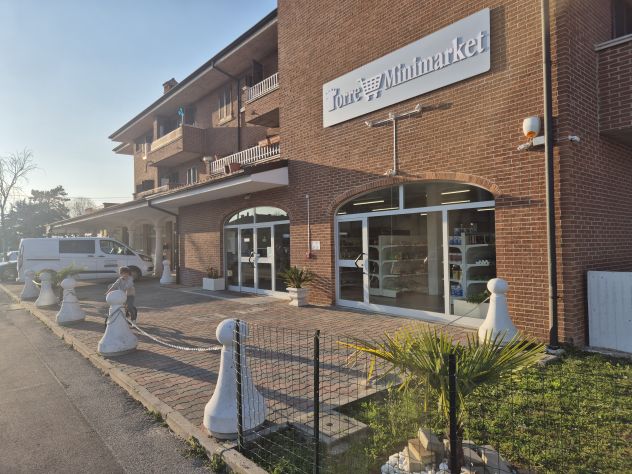 locale commerciale in vendita a Torre Pallavicina