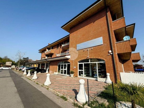 negozio in vendita a Torre Pallavicina in zona Torre