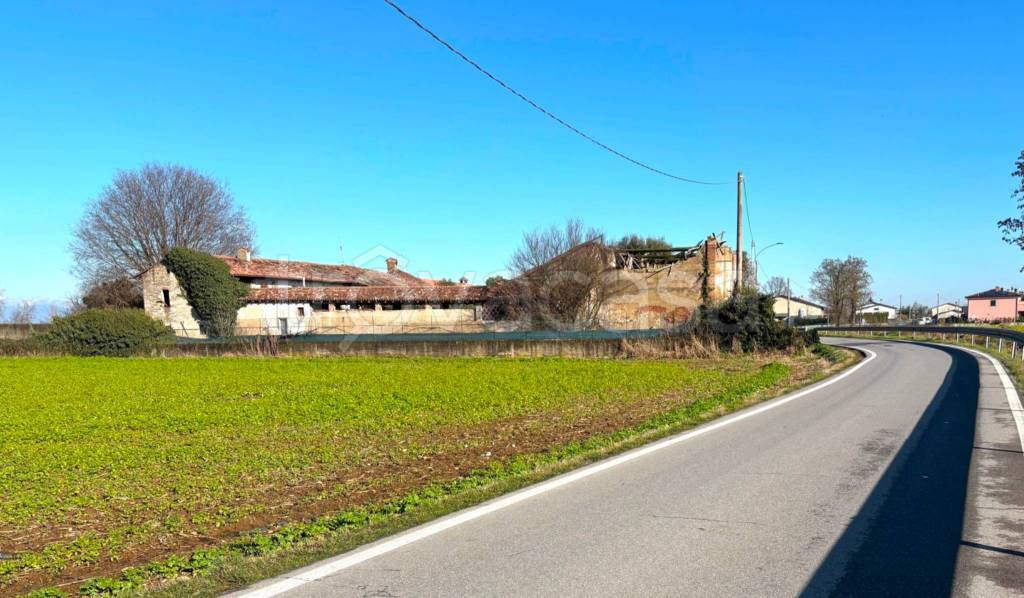 casa indipendente in vendita a Torre Pallavicina in zona Villanuova