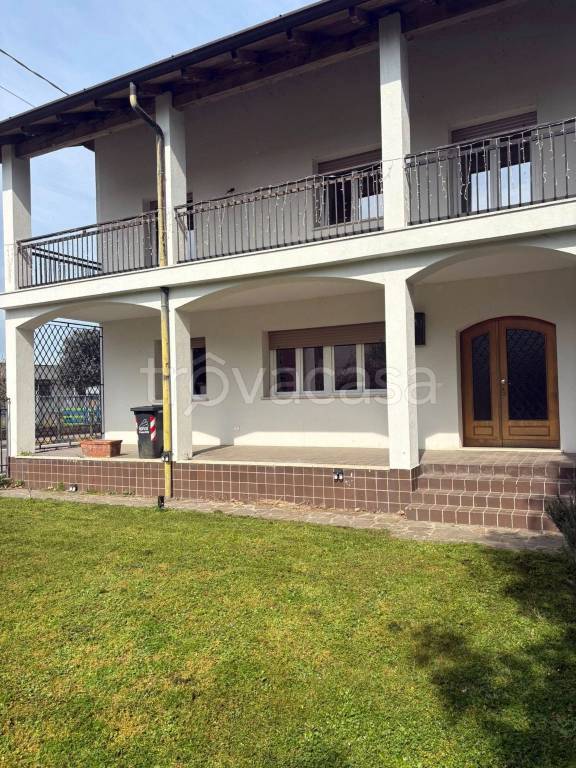 casa indipendente in vendita a Torre Pallavicina in zona Villanuova