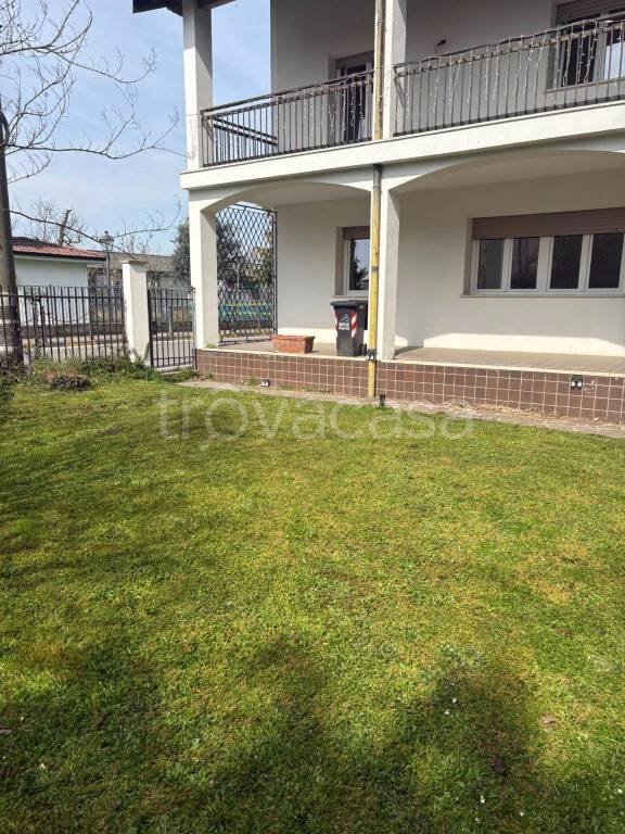 casa indipendente in vendita a Torre Pallavicina in zona Villanuova