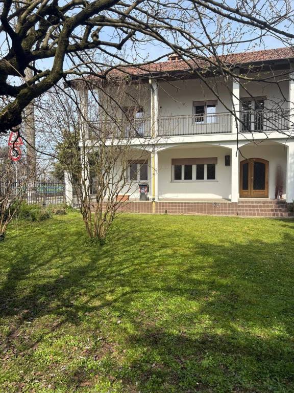 casa indipendente in vendita a Torre Pallavicina in zona Villanuova