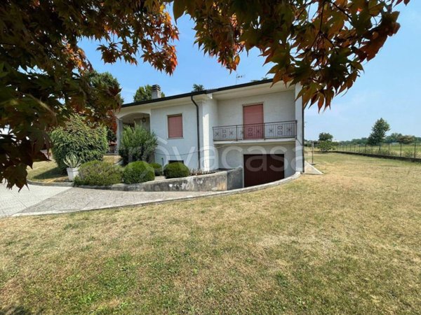 casa indipendente in vendita a Torre Pallavicina in zona Torre