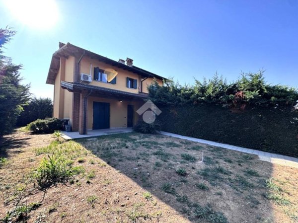 casa indipendente in vendita a Torre Pallavicina in zona Villanuova