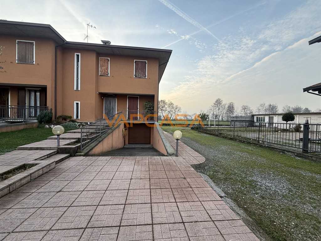 casa indipendente in vendita a Torre Pallavicina in zona Torre