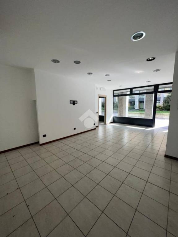 negozio in vendita a Trescore Balneario