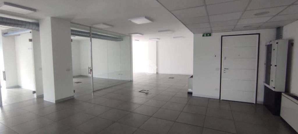 negozio in vendita a Trescore Balneario