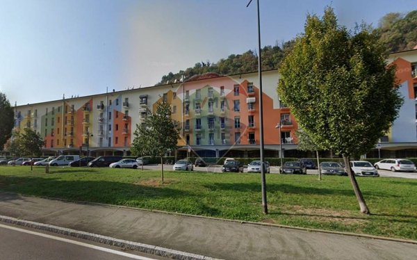 locale commerciale in vendita a Trescore Balneario