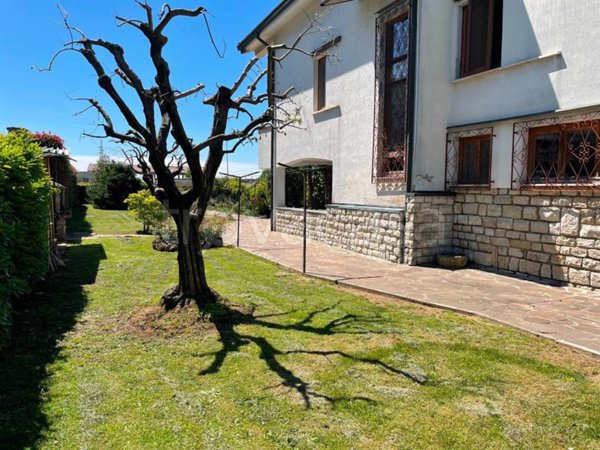 negozio in vendita a Trescore Balneario