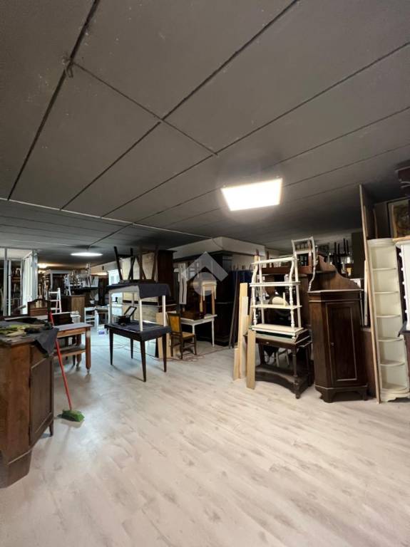 locale commerciale in vendita a Trescore Balneario