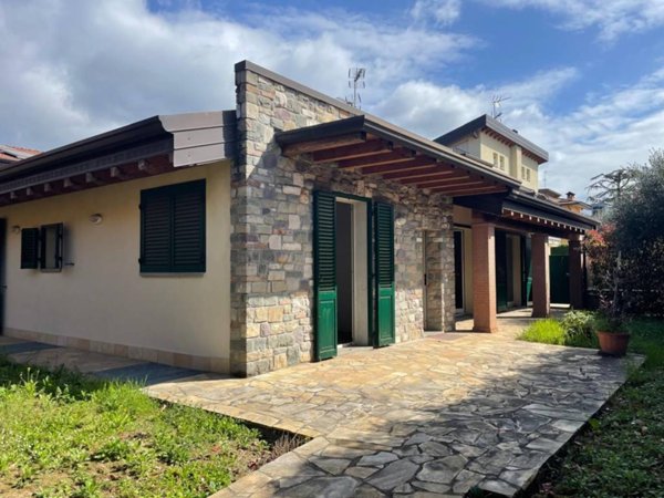 casa indipendente in vendita a Trescore Balneario