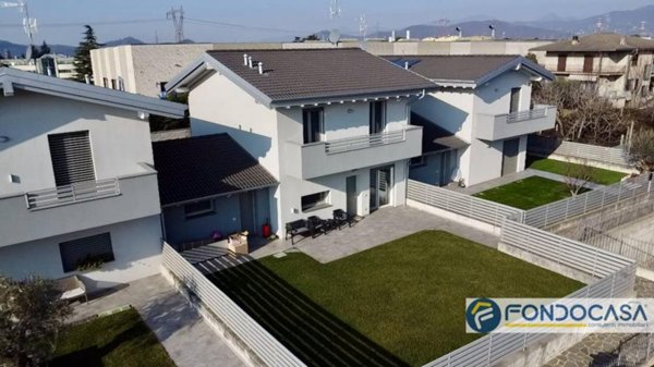 casa indipendente in vendita a Trescore Balneario