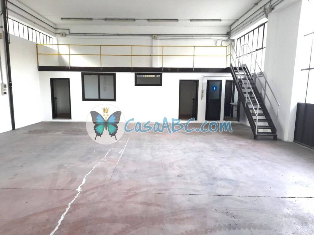 locale commerciale in vendita a Trescore Balneario