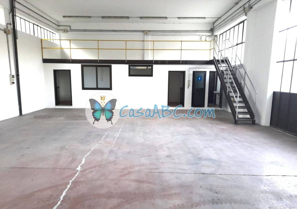locale commerciale in vendita a Trescore Balneario