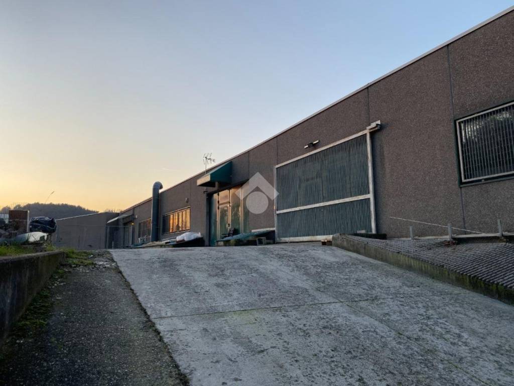 locale commerciale in vendita a Trescore Balneario