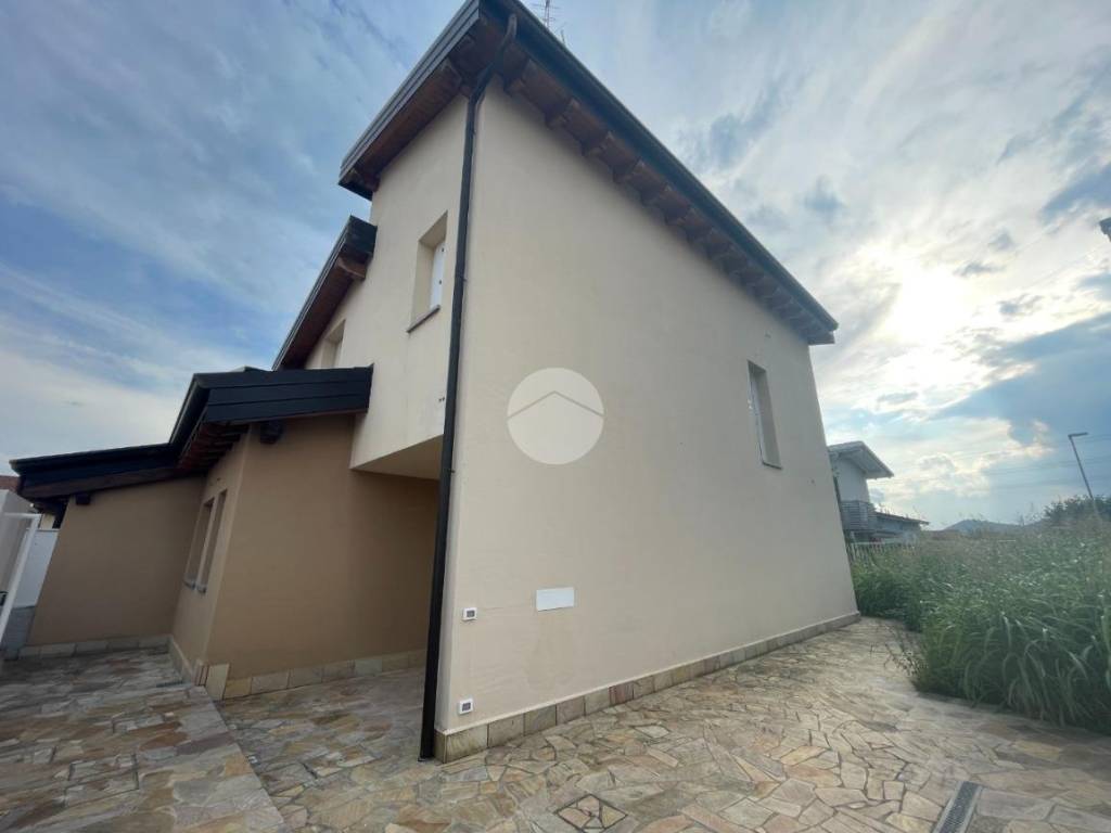 casa indipendente in vendita a Trescore Balneario