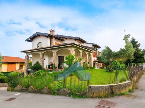 casa indipendente in vendita a Trescore Balneario