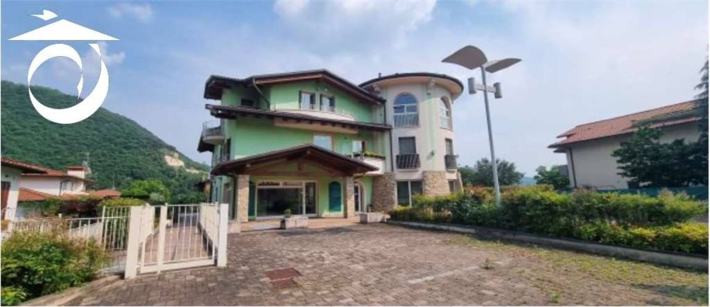 locale commerciale in vendita a Trescore Balneario