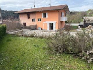 casa indipendente in vendita a Trescore Balneario