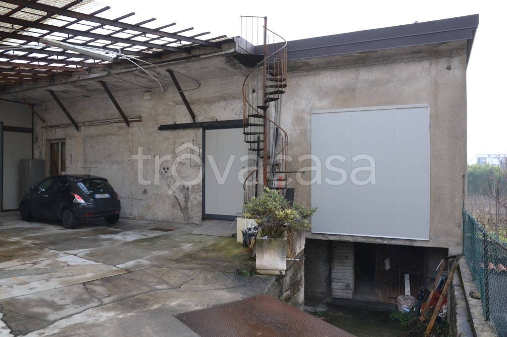locale commerciale in vendita a Trescore Balneario