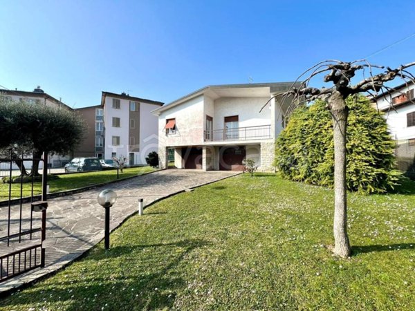 casa indipendente in vendita a Trescore Balneario