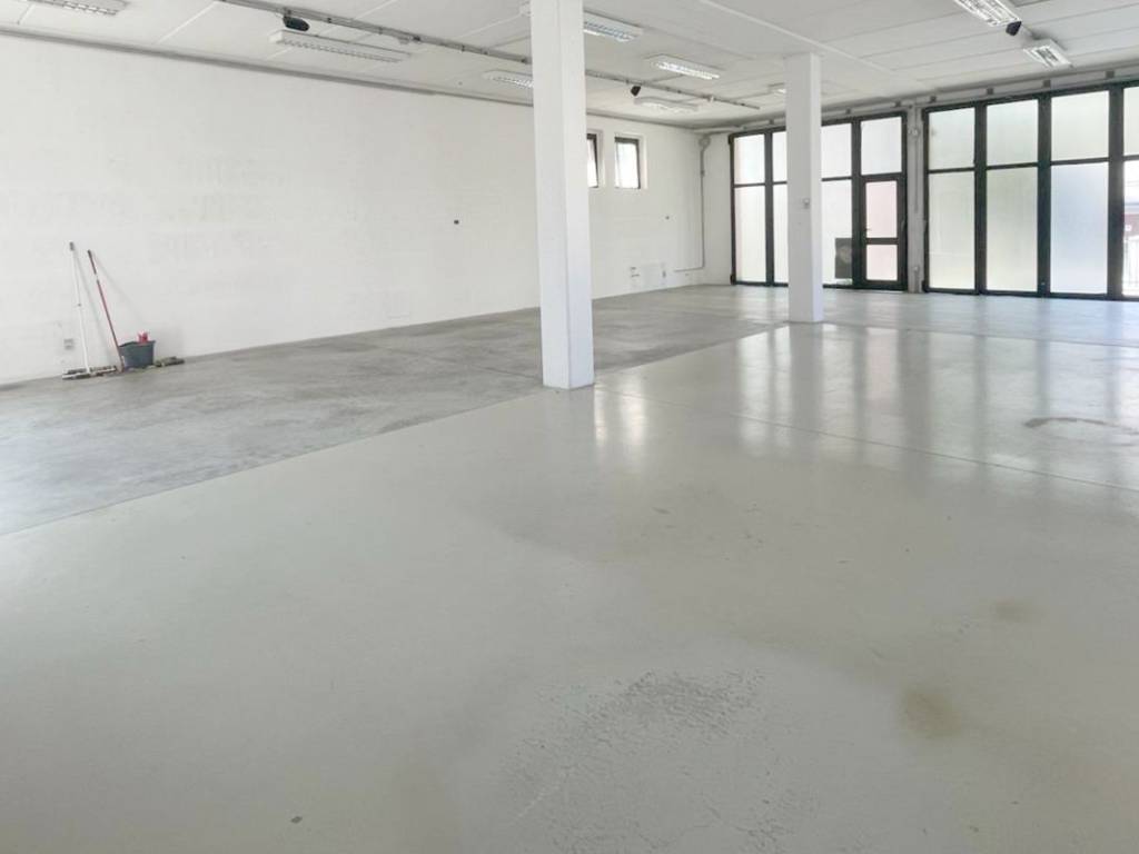 locale commerciale in vendita a Trescore Balneario